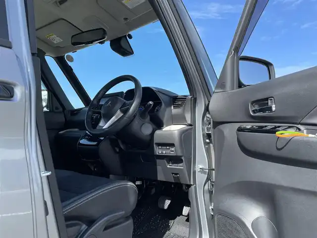 三菱 デリカミニ T 鳥取県 2025(令7)年 1.2万km チタニウムグレーメタリック ワンオーナー/４WD・ターボ車/社外ナビ/フルセグ/DVD/CD/BT/バックカメラ・ETC/ハーフレザーシート/前席シートヒーター/衝突軽減ブレーキ/レーンキープアシスト/片側パワースライドドア/LEDヘッドライト/LEDフォグライト/プッシュエンジンスタート/アイドリングストップ/フロアマット/ドアバイザー/保証書・取扱説明書