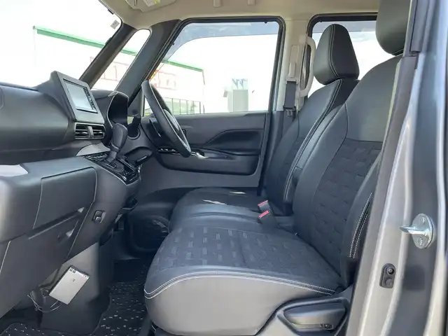 三菱 デリカミニ T 鳥取県 2025(令7)年 1.2万km チタニウムグレーメタリック ワンオーナー/４WD・ターボ車/社外ナビ/フルセグ/DVD/CD/BT/バックカメラ・ETC/ハーフレザーシート/前席シートヒーター/衝突軽減ブレーキ/レーンキープアシスト/片側パワースライドドア/LEDヘッドライト/LEDフォグライト/プッシュエンジンスタート/アイドリングストップ/フロアマット/ドアバイザー/保証書・取扱説明書