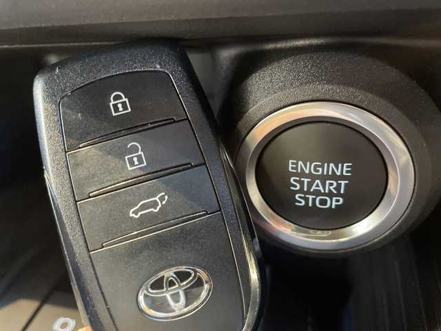 トヨタ ハリアー G 愛知県 2024(令6)年 1万km ブラック 純正8型ディズプレイオーディオナビ/レーダークルーズコントロール/バックカメラ/電動リアゲート/パワーシート/コーナーセンサー/ETC/純正アルミホイール/LEDヘッドライト/インテリジェントミラー/オートマチックハイビーム/フルセグ/Bluetooth/衝突軽減システム/ステアリングスイッチ/スマートキー/プッシュスタート