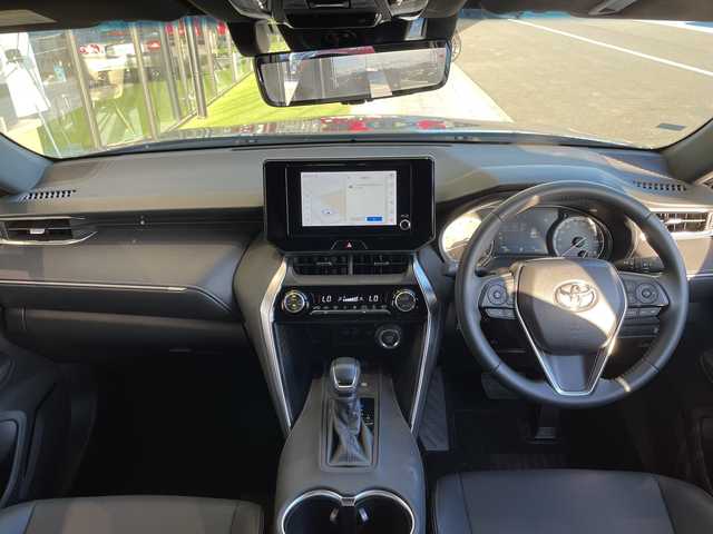 トヨタ ハリアー G 愛知県 2024(令6)年 1万km ブラック 純正8型ディズプレイオーディオナビ/レーダークルーズコントロール/バックカメラ/電動リアゲート/パワーシート/コーナーセンサー/ETC/純正アルミホイール/LEDヘッドライト/インテリジェントミラー/オートマチックハイビーム/フルセグ/Bluetooth/衝突軽減システム/ステアリングスイッチ/スマートキー/プッシュスタート