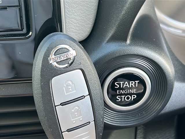 日産 デイズ X 秋田県 2022(令4)年 0.2万km スターリングシルバーM 純正メモリナビ/純正BT、フルセグTV/全周囲カメラ/前後コーナーセンサー/純正14インチAW/４WD/スペアキー/保証書