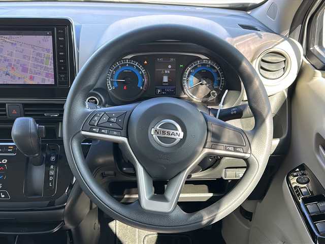 日産 デイズ X 秋田県 2022(令4)年 0.2万km スターリングシルバーM 純正メモリナビ/純正BT、フルセグTV/全周囲カメラ/前後コーナーセンサー/純正14インチAW/４WD/スペアキー/保証書