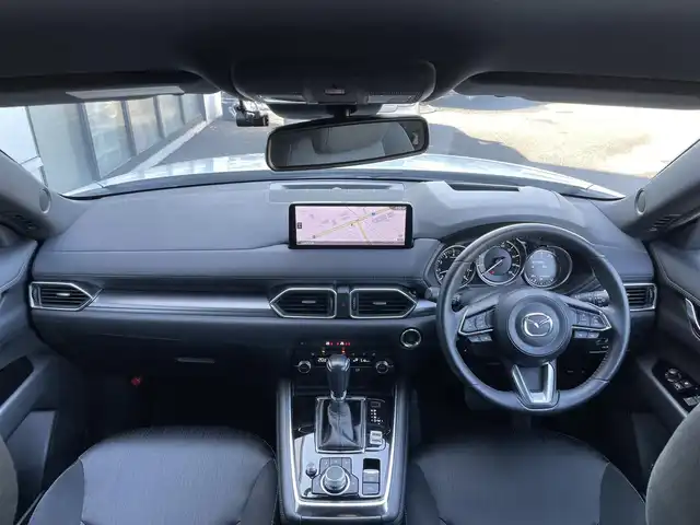 マツダ ＣＸ－８ 25S スマートエディション 道央・札幌 2023(令5)年 2.2万km ロジウムホワイトプレミアムメタリック ４WD/純正メーカーナビ/AM/FM/BT/フルセグ/衝突被害軽減ブレーキ/横滑り防止装置/レーダークルーズコントロール/オフロードトランクションコントロールシステム/レーンキープアシスト/クリアランスソナー/ブラインドスポットモニター/全方位カメラ/ETC/ドライブレコーダー/アイドリングストップ/パワーバックドア/D席パワーシート/D席メモリーシート/前席シートヒーター/ハンドルヒーター/革巻きステアリング/ステアリングリモコン/置くだけ充電/電動パーキング/オートブレーキホールド/プッシュスタート/スマートキー/LEDヘッドライト/オートライト/オートハイビーム/電動格納ミラー/ウィンカーミラー/純正フロアマット/スペアキー/純正AW付冬タイヤ積込/225/65/R17/2020年/山6mm