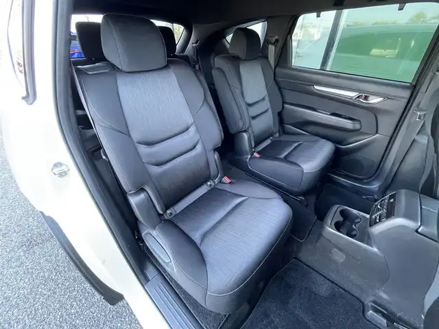 マツダ ＣＸ－８ 25S スマートエディション 道央・札幌 2023(令5)年 2.2万km ロジウムホワイトプレミアムメタリック ４WD/純正メーカーナビ/AM/FM/BT/フルセグ/衝突被害軽減ブレーキ/横滑り防止装置/レーダークルーズコントロール/オフロードトランクションコントロールシステム/レーンキープアシスト/クリアランスソナー/ブラインドスポットモニター/全方位カメラ/ETC/ドライブレコーダー/アイドリングストップ/パワーバックドア/D席パワーシート/D席メモリーシート/前席シートヒーター/ハンドルヒーター/革巻きステアリング/ステアリングリモコン/置くだけ充電/電動パーキング/オートブレーキホールド/プッシュスタート/スマートキー/LEDヘッドライト/オートライト/オートハイビーム/電動格納ミラー/ウィンカーミラー/純正フロアマット/スペアキー/純正AW付冬タイヤ積込/225/65/R17/2020年/山6mm