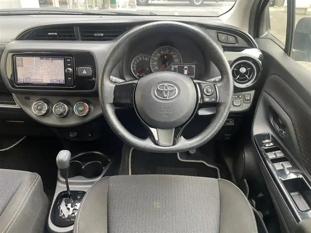 トヨタ ヴィッツ F セーフティエディション 埼玉県 2018(平30)年 4.4万km ホワイトパールクリスタルシャイン /純正メモリナビ//フルセグTV//バックカメラ//CD/DVD/Bluetooth//ビルトインETC//スマートキーx2//PCS衝突軽減ブレーキ//LDA車線逸脱警報//Wエアバッグ&ABS//横滑り防止装置//前後ドラレコ（SDカード欠）//オートハイビーム//アイドリングSTOP//プライバシーガラス//ドアバイザー//新車時保証書//取扱説明書//ナビ取説