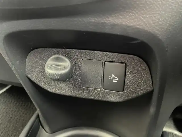 トヨタ ヴィッツ F セーフティエディション 埼玉県 2018(平30)年 4.4万km ホワイトパールクリスタルシャイン /純正メモリナビ//フルセグTV//バックカメラ//CD/DVD/Bluetooth//ビルトインETC//スマートキーx2//PCS衝突軽減ブレーキ//LDA車線逸脱警報//Wエアバッグ&ABS//横滑り防止装置//前後ドラレコ（SDカード欠）//オートハイビーム//アイドリングSTOP//プライバシーガラス//ドアバイザー//新車時保証書//取扱説明書//ナビ取説