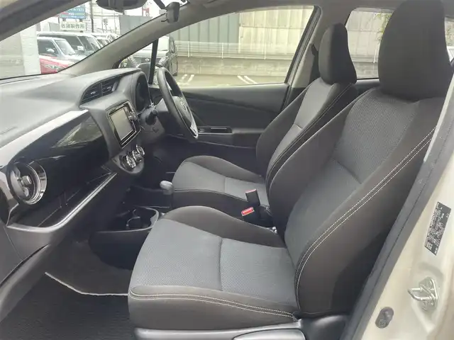 トヨタ ヴィッツ F セーフティエディション 埼玉県 2018(平30)年 4.4万km ホワイトパールクリスタルシャイン /純正メモリナビ//フルセグTV//バックカメラ//CD/DVD/Bluetooth//ビルトインETC//スマートキーx2//PCS衝突軽減ブレーキ//LDA車線逸脱警報//Wエアバッグ&ABS//横滑り防止装置//前後ドラレコ（SDカード欠）//オートハイビーム//アイドリングSTOP//プライバシーガラス//ドアバイザー//新車時保証書//取扱説明書//ナビ取説