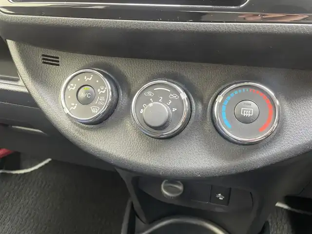 トヨタ ヴィッツ F セーフティエディション 埼玉県 2018(平30)年 4.4万km ホワイトパールクリスタルシャイン /純正メモリナビ//フルセグTV//バックカメラ//CD/DVD/Bluetooth//ビルトインETC//スマートキーx2//PCS衝突軽減ブレーキ//LDA車線逸脱警報//Wエアバッグ&ABS//横滑り防止装置//前後ドラレコ（SDカード欠）//オートハイビーム//アイドリングSTOP//プライバシーガラス//ドアバイザー//新車時保証書//取扱説明書//ナビ取説