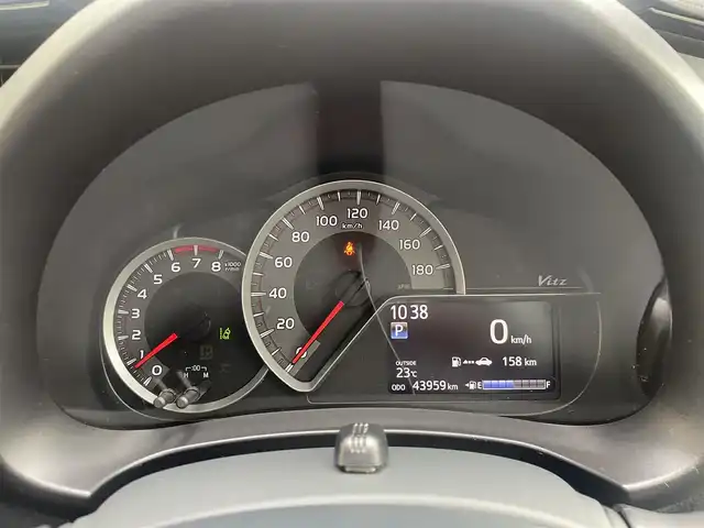 トヨタ ヴィッツ F セーフティエディション 埼玉県 2018(平30)年 4.4万km ホワイトパールクリスタルシャイン /純正メモリナビ//フルセグTV//バックカメラ//CD/DVD/Bluetooth//ビルトインETC//スマートキーx2//PCS衝突軽減ブレーキ//LDA車線逸脱警報//Wエアバッグ&ABS//横滑り防止装置//前後ドラレコ（SDカード欠）//オートハイビーム//アイドリングSTOP//プライバシーガラス//ドアバイザー//新車時保証書//取扱説明書//ナビ取説