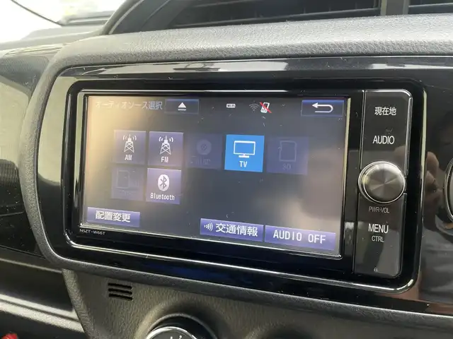 トヨタ ヴィッツ F セーフティエディション 埼玉県 2018(平30)年 4.4万km ホワイトパールクリスタルシャイン /純正メモリナビ//フルセグTV//バックカメラ//CD/DVD/Bluetooth//ビルトインETC//スマートキーx2//PCS衝突軽減ブレーキ//LDA車線逸脱警報//Wエアバッグ&ABS//横滑り防止装置//前後ドラレコ（SDカード欠）//オートハイビーム//アイドリングSTOP//プライバシーガラス//ドアバイザー//新車時保証書//取扱説明書//ナビ取説