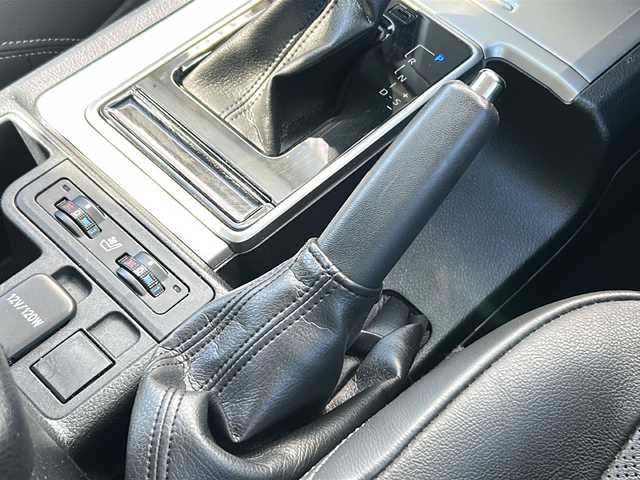 トヨタ ランドクルーザー プラド TX Lパッケージ 三重県 2019(令1)年 2.4万km ホワイトパールクリスタルシャイン ALPINE9型ナビ /ALPINE後席モニター /サンルーフ /バックカメラ /黒革シート/前方ドライブレコーダー/前席パワーシート /前席エアーシート /電動格納サードシート/ビルトインETC /コーナーセンサー /レーダークルーズコントロール/レーンキープアシスト/衝突軽減ブレーキ/スペアキー/LEDヘッドライト/オートハイビーム/オートライト/フロアマット/革巻きステアリング/ステアリングスイッチ/電動格納ミラー/禁煙車