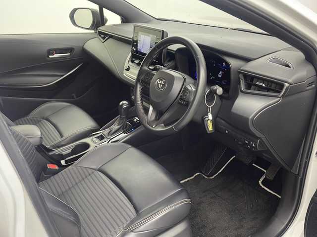 トヨタ カローラツーリング ハイブリッド ダブルバイビー 大阪府 2022(令4)年 3.7万km プラチナホワイトパールマイカ 純正ディスプレイオーディオナビ/・フルセグTV/・Bluetooth/・FM/AM/・CD/DVD/トヨタセーフティセンス/・プリクラッシュセーフティー/・レーンディパーチャーアラート/・パーキングサポートブレーキ/・前後コーナーセンサー/・レーダークルーズコントロール/・オートマチックハイビーム/バックカメラ/ハーフレザーシート/オートホールド/LEDヘッドライト/スマートキー/スペアキー/ビルトインETC