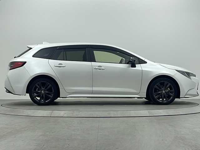 トヨタ カローラツーリング ハイブリッド ダブルバイビー 大阪府 2022(令4)年 3.7万km プラチナホワイトパールマイカ 純正ディスプレイオーディオナビ/・フルセグTV/・Bluetooth/・FM/AM/・CD/DVD/トヨタセーフティセンス/・プリクラッシュセーフティー/・レーンディパーチャーアラート/・パーキングサポートブレーキ/・前後コーナーセンサー/・レーダークルーズコントロール/・オートマチックハイビーム/バックカメラ/ハーフレザーシート/オートホールド/LEDヘッドライト/スマートキー/スペアキー/ビルトインETC