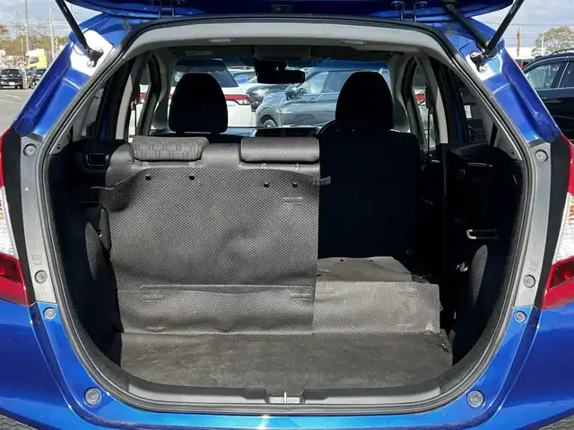 ホンダ フィット 13G Fパッケージ 道央・札幌 2016(平28)年 8.2万km ブリリアントスポーティブルーメタリック2トーン ４WD/寒冷地仕様/純正オーディオ/AM/FM/CD/AUX/衝突被害軽減ブレーキ/横滑り防止装置/アイドリングストップ/ECON/ワイパーデアイサー/プッシュスタート/スマートキー/ハロゲンヘッドライト/ヘッドライトレベライザー/電動格納ミラー/ヒーテッドドアミラー/ウィンカーミラー/社外フロアマット/スペアキー