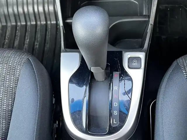 ホンダ フィット 13G Fパッケージ 道央・札幌 2016(平28)年 8.2万km ブリリアントスポーティブルーメタリック2トーン ４WD/寒冷地仕様/純正オーディオ/AM/FM/CD/AUX/衝突被害軽減ブレーキ/横滑り防止装置/アイドリングストップ/ECON/ワイパーデアイサー/プッシュスタート/スマートキー/ハロゲンヘッドライト/ヘッドライトレベライザー/電動格納ミラー/ヒーテッドドアミラー/ウィンカーミラー/社外フロアマット/スペアキー