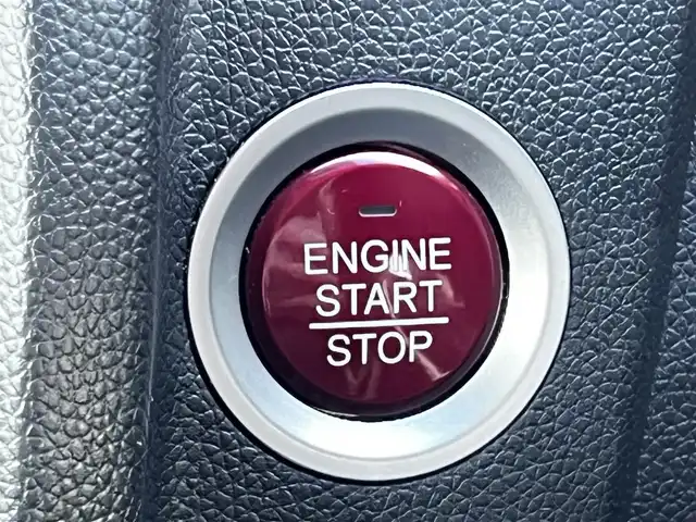 ホンダ フィット 13G Fパッケージ 道央・札幌 2016(平28)年 8.2万km ブリリアントスポーティブルーメタリック2トーン ４WD/寒冷地仕様/純正オーディオ/AM/FM/CD/AUX/衝突被害軽減ブレーキ/横滑り防止装置/アイドリングストップ/ECON/ワイパーデアイサー/プッシュスタート/スマートキー/ハロゲンヘッドライト/ヘッドライトレベライザー/電動格納ミラー/ヒーテッドドアミラー/ウィンカーミラー/社外フロアマット/スペアキー