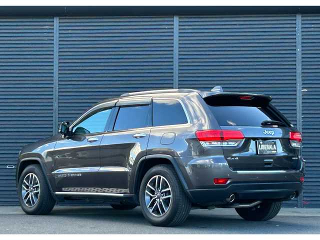 クライスラー・ジープ ジープ グランドチェロキー LTD 茨城県 2019(令1)年 4.8万km グラニトクリスタル 後期型 /黒革 /シートヒーター/ベンチレーション/パワーシート /衝突軽減B /ACC /ナビ /フルセグTV /BT/USB /ステアリングヒーター /レーンセンス /ブラインドスポットモニター /パーキングセンサー /自動駐車 /ランニングボード /ルーフレール /LED /ETC2.0 /禁煙車