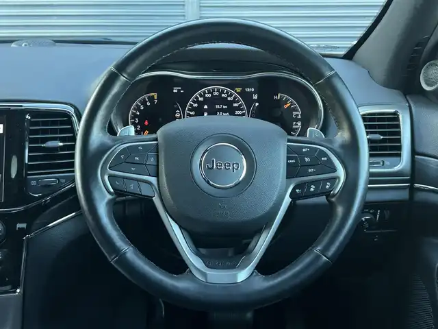 クライスラー・ジープ ジープ グランドチェロキー LTD 茨城県 2019(令1)年 4.8万km グラニトクリスタル 後期型 /黒革 /シートヒーター/ベンチレーション/パワーシート /衝突軽減B /ACC /ナビ /フルセグTV /BT/USB /ステアリングヒーター /レーンセンス /ブラインドスポットモニター /パーキングセンサー /自動駐車 /ランニングボード /ルーフレール /LED /ETC2.0 /禁煙車