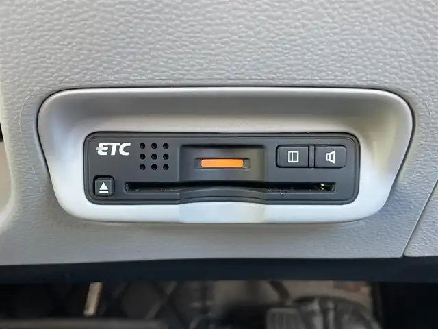 ホンダ ＣＲ－Ｚ α 静岡県 2010(平22)年 3.5万km クリスタルブラックパール 純正インターナビ(9NHF)/　AM FM CD DVD VIDEO/HIDオートヘッドランプ/革巻きステアリング/ステアリングスイッチ/スマートキー2本/ドライブモードセレクト/フロントフォグランプ/純正フロアマット+社外キルティング調マット/ビルトインETC/バックモニター/クルーズコントロール/社外16インチアルミホイール