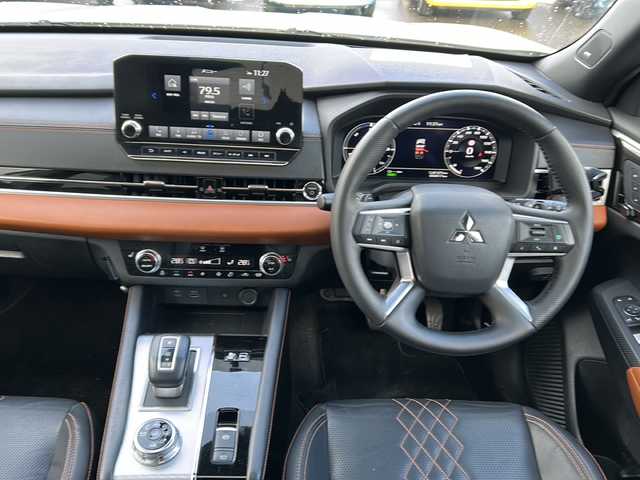 三菱 アウトランダー ＰＨＥＶ P 秋田県 2022(令4)年 6.1万km ホワイトダイヤモンド 純正ディスプレイオーディオ/純正BT、TV/AppleCarPlay/全方位カメラ/ドライブレコーダー/コーナーセンサー/純正20インチAW/充電ケーブル/ETC2.0/スペアキー/保証書、取説