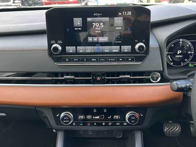 三菱 アウトランダー ＰＨＥＶ P 秋田県 2022(令4)年 6.1万km ホワイトダイヤモンド 純正ディスプレイオーディオ/純正BT、TV/AppleCarPlay/全方位カメラ/ドライブレコーダー/コーナーセンサー/純正20インチAW/充電ケーブル/ETC2.0/スペアキー/保証書、取説