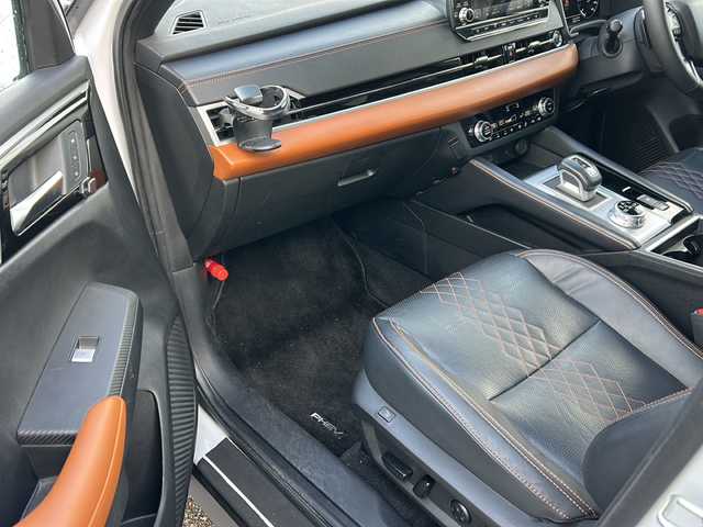 三菱 アウトランダー ＰＨＥＶ P 秋田県 2022(令4)年 6.1万km ホワイトダイヤモンド 純正ディスプレイオーディオ/純正BT、TV/AppleCarPlay/全方位カメラ/ドライブレコーダー/コーナーセンサー/純正20インチAW/充電ケーブル/ETC2.0/スペアキー/保証書、取説