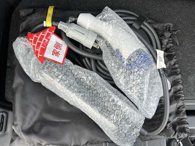 三菱 アウトランダー ＰＨＥＶ P 秋田県 2022(令4)年 6.1万km ホワイトダイヤモンド 純正ディスプレイオーディオ/純正BT、TV/AppleCarPlay/全方位カメラ/ドライブレコーダー/コーナーセンサー/純正20インチAW/充電ケーブル/ETC2.0/スペアキー/保証書、取説