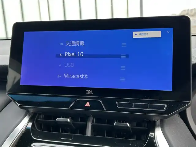 トヨタ ハリアー ハイブリッド Z 大阪府 2023(令5)年 2.1万km プラチナホワイトパールマイカ 純正１２．３型ディスプレイオーディオ（ナビあり）/・Applecarplay/andoroidauto/・フルセグ/BT/ＪＢＬサウンド/調光型ムーンルーフ/トヨタセーフティセンス/・レーダークルーズ/・レーンキープアシスト/・クリアランスソナー/・オートマチックハイビーム/ブラインドスポットモニター/デジタルインナーミラー/ヘッドアップディスプレイ/ハーフレザーシート/パワーシート/パワーバックドア/ドライブレコーダー/２．０ビルトインETC/純正アルミ/スペアキー