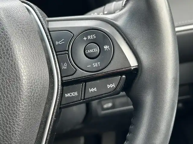 トヨタ ハリアー ハイブリッド Z 大阪府 2023(令5)年 2.1万km プラチナホワイトパールマイカ 純正１２．３型ディスプレイオーディオ（ナビあり）/・Applecarplay/andoroidauto/・フルセグ/BT/ＪＢＬサウンド/調光型ムーンルーフ/トヨタセーフティセンス/・レーダークルーズ/・レーンキープアシスト/・クリアランスソナー/・オートマチックハイビーム/ブラインドスポットモニター/デジタルインナーミラー/ヘッドアップディスプレイ/ハーフレザーシート/パワーシート/パワーバックドア/ドライブレコーダー/２．０ビルトインETC/純正アルミ/スペアキー