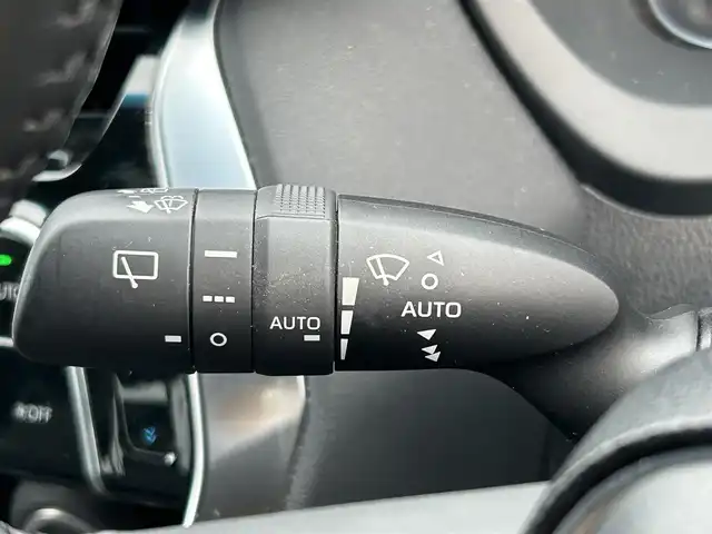 トヨタ ハリアー ハイブリッド Z 大阪府 2023(令5)年 2.1万km プラチナホワイトパールマイカ 純正１２．３型ディスプレイオーディオ（ナビあり）/・Applecarplay/andoroidauto/・フルセグ/BT/ＪＢＬサウンド/調光型ムーンルーフ/トヨタセーフティセンス/・レーダークルーズ/・レーンキープアシスト/・クリアランスソナー/・オートマチックハイビーム/ブラインドスポットモニター/デジタルインナーミラー/ヘッドアップディスプレイ/ハーフレザーシート/パワーシート/パワーバックドア/ドライブレコーダー/２．０ビルトインETC/純正アルミ/スペアキー