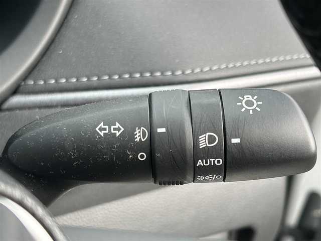 トヨタ ハリアー ハイブリッド Z 大阪府 2023(令5)年 2.1万km プラチナホワイトパールマイカ 純正１２．３型ディスプレイオーディオ（ナビあり）/・Applecarplay/andoroidauto/・フルセグ/BT/ＪＢＬサウンド/調光型ムーンルーフ/トヨタセーフティセンス/・レーダークルーズ/・レーンキープアシスト/・クリアランスソナー/・オートマチックハイビーム/ブラインドスポットモニター/デジタルインナーミラー/ヘッドアップディスプレイ/ハーフレザーシート/パワーシート/パワーバックドア/ドライブレコーダー/２．０ビルトインETC/純正アルミ/スペアキー