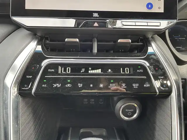 トヨタ ハリアー ハイブリッド Z 大阪府 2023(令5)年 2.1万km プラチナホワイトパールマイカ 純正１２．３型ディスプレイオーディオ（ナビあり）/・Applecarplay/andoroidauto/・フルセグ/BT/ＪＢＬサウンド/調光型ムーンルーフ/トヨタセーフティセンス/・レーダークルーズ/・レーンキープアシスト/・クリアランスソナー/・オートマチックハイビーム/ブラインドスポットモニター/デジタルインナーミラー/ヘッドアップディスプレイ/ハーフレザーシート/パワーシート/パワーバックドア/ドライブレコーダー/２．０ビルトインETC/純正アルミ/スペアキー