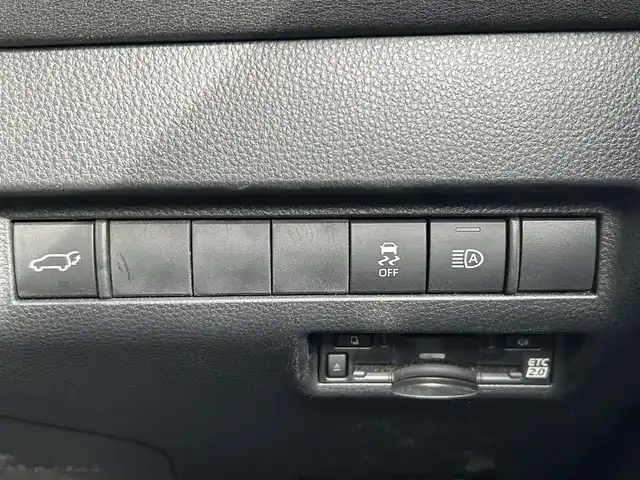 トヨタ ハリアー ハイブリッド Z 大阪府 2023(令5)年 2.1万km プラチナホワイトパールマイカ 純正１２．３型ディスプレイオーディオ（ナビあり）/・Applecarplay/andoroidauto/・フルセグ/BT/ＪＢＬサウンド/調光型ムーンルーフ/トヨタセーフティセンス/・レーダークルーズ/・レーンキープアシスト/・クリアランスソナー/・オートマチックハイビーム/ブラインドスポットモニター/デジタルインナーミラー/ヘッドアップディスプレイ/ハーフレザーシート/パワーシート/パワーバックドア/ドライブレコーダー/２．０ビルトインETC/純正アルミ/スペアキー