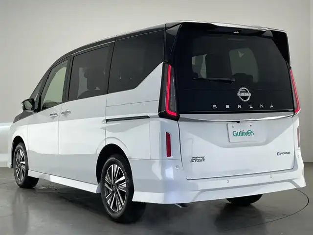 日産 セレナ e－パワー ハイウェイスター V 愛知県 2025(令7)年 0.1万km未満 白Ⅱ 登録済未使用車　純正１２．３型ナビＴＶ　ＨＤＭＩ　カープレイ　プロパイロット　全方位カメラ　デジタルインナーミラー　ワイヤレス充電　ハンズフリー両側パワスラ　前後ドラレコ　ＥＴＣ２．０　衝突軽減　禁煙/e-POWER　ハイウエイスターV　ヘッドランプ オートレベライザー+アダプティブLEDヘッドライトシステム+インテリジェント アラウンドビューモニター（移動物 検知機能付）+インテリジェント ルームミラー+アドバンスドドライブアシストディスプレイ（12.3インチカラーディスプレイ）+統合型インターフェースディスプレイ+ワイヤレス充電器+6スピーカー+NissanConnectナビゲーションシステム（地デジ内蔵）+車載通信ユニット（TCU［Telematics Control Unit］）+ETC2.0ユニット（ビルトインタイプ）+ドライブレコーダー（前後セット）+プロパイロット（ナビリンク機能付）+プロパイロット緊急停止支援システム（SOSコール機能付）+SOSコール（488/400円）