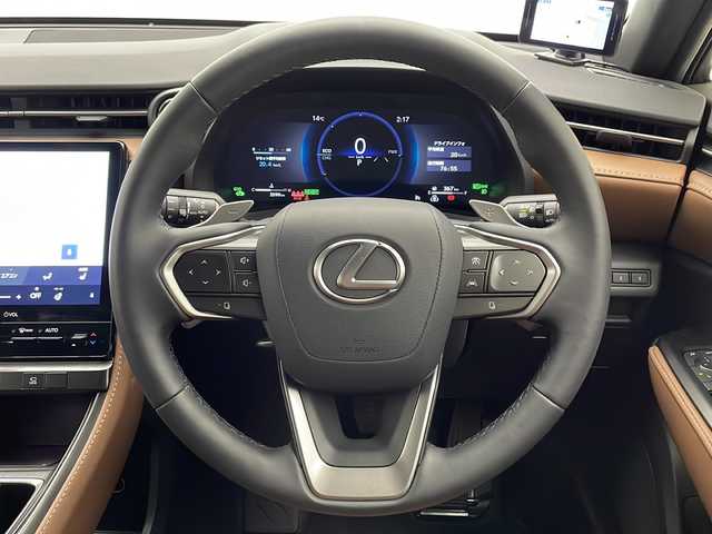 レクサス ＬＢＸ リラックス 宮崎県 2024(令6)年 0.4万km ブラックマイカ ワンオーナー/Lexus Safety System ＋/〇プリクラシュセーフティ/〇プリクラッシュセーフティー/〇レーンキープアシスト/〇ロードサインアシスト/〇プロアクティブドライビングアシスト/〇アダプティブクルーズコントロール/〇ブラインドスポットモニター/〇オートマチックハイビーム/〇クリアランスソナー/〇先行車発進告知/純正9.8型ナビ/フルセグTV/パノラミックビューモニター/茶革シート/パワーシート/シートヒーター/ビルトインETC2.0/LEDヘッドライト/前後ドライブレコーダー/社外レーダー/保証書/スマートキー×２/カードキー