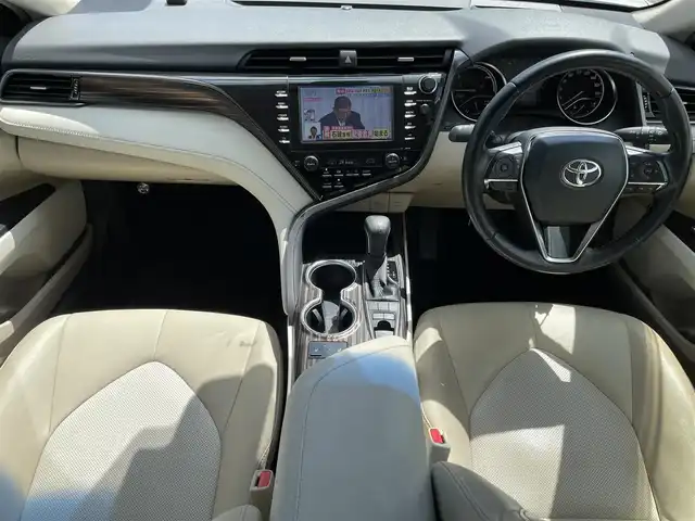 トヨタ カムリ G レザーパッケージ 岡山県 2018(平30)年 8.8万km プラチナホワイトパールマイカ 登録時走行距離87449km/純正8インチナビ/フルセグTV(AM.FM.CD.DVD.BT)/バックカメラ/ビルトインETC2.0/シートヒーター/レーダークルーズコントロール/衝突軽減ブレーキ/レーンキープアシスト/クリアランスソナー/オートマチックハイビーム/パワーバックドア/USB入力端子/純正１８インチAW/純正フロアマット