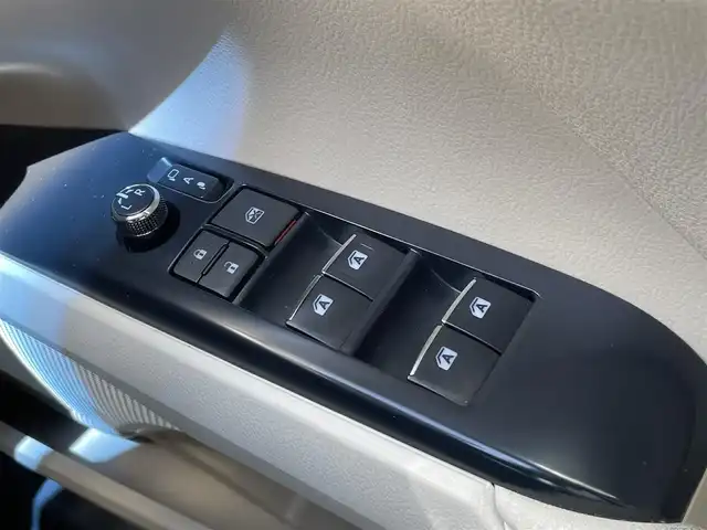 トヨタ カムリ G レザーパッケージ 岡山県 2018(平30)年 8.8万km プラチナホワイトパールマイカ 登録時走行距離87449km/純正8インチナビ/フルセグTV(AM.FM.CD.DVD.BT)/バックカメラ/ビルトインETC2.0/シートヒーター/レーダークルーズコントロール/衝突軽減ブレーキ/レーンキープアシスト/クリアランスソナー/オートマチックハイビーム/パワーバックドア/USB入力端子/純正１８インチAW/純正フロアマット