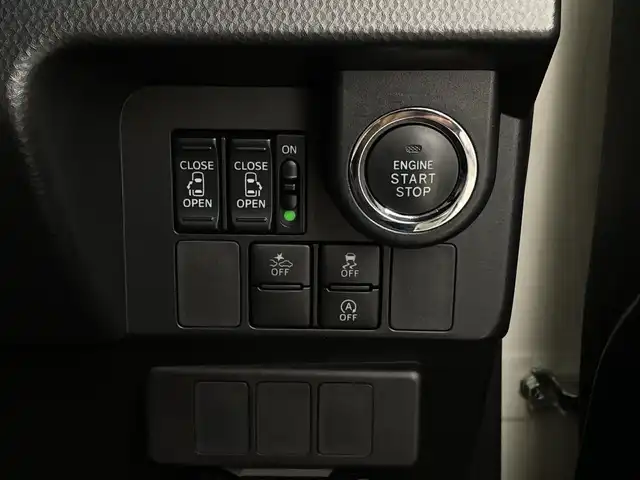 トヨタ ルーミー カスタムG S 新潟県 2017(平29)年 3.3万km パールホワイトⅢ 4WD/純正ナビ/フルセグ/DVD/CD/BT/バックカメラ・ETC/衝突軽減ブレーキ/クルーズコントロール/レーンキープアシスト/LEDヘッドライト/フォグライト/純正14インチアルミホイール/プッシュエンジンスタート/アイドリングストップ/ドアバイザー/保証書・取扱説明書/スペアキー/スタッドレスセット積込み