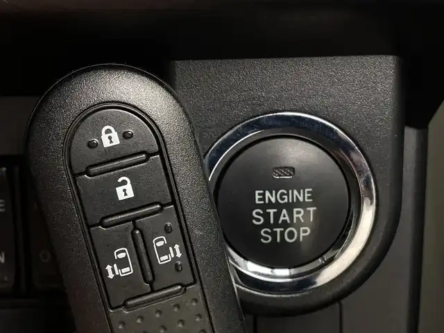 トヨタ ルーミー カスタムG S 新潟県 2017(平29)年 3.3万km パールホワイトⅢ 4WD/純正ナビ/フルセグ/DVD/CD/BT/バックカメラ・ETC/衝突軽減ブレーキ/クルーズコントロール/レーンキープアシスト/LEDヘッドライト/フォグライト/純正14インチアルミホイール/プッシュエンジンスタート/アイドリングストップ/ドアバイザー/保証書・取扱説明書/スペアキー/スタッドレスセット積込み