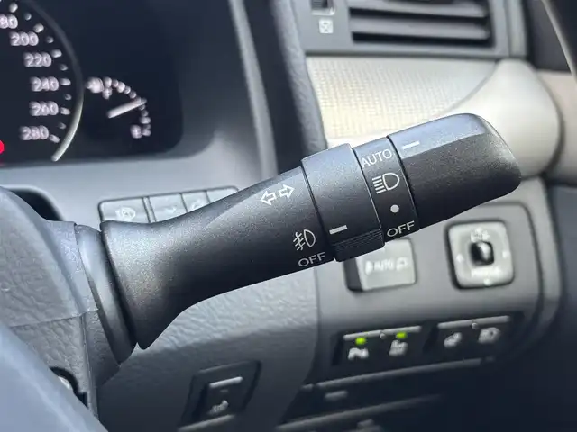 レクサス ＬＳ 600h Fスポーツ 宮城県 2016(平28)年 3.5万km スターライトブラックガラスフレーク 登録時走行距離３４５７４ｋｍ/サンルーフ/純正ナビ/・フルセグテレビ/・Bluetooth/・CD/DVD/・AM/FM/純正プレミアムサウンドシステム/ＨＥＩＧＨＴＨＩＧＨ（エアーサスペンション）/ＥＴＣ２，０/パワーシート（Ｄ席＋Ｎ席）/シートヒーター/シートエアコン/ステアリングヒーター/ブレーキホールド/バックカメラ/ブラインドスポットモニター/クリアランスソナー/オートライト/オートマチックハイビーム/ウインカーミラー/電格ミラー/ドアバイザー