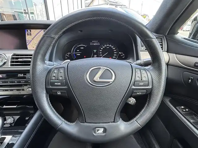 レクサス ＬＳ 600h Fスポーツ 宮城県 2016(平28)年 3.5万km スターライトブラックガラスフレーク 登録時走行距離３４５７４ｋｍ/サンルーフ/純正ナビ/・フルセグテレビ/・Bluetooth/・CD/DVD/・AM/FM/純正プレミアムサウンドシステム/ＨＥＩＧＨＴＨＩＧＨ（エアーサスペンション）/ＥＴＣ２，０/パワーシート（Ｄ席＋Ｎ席）/シートヒーター/シートエアコン/ステアリングヒーター/ブレーキホールド/バックカメラ/ブラインドスポットモニター/クリアランスソナー/オートライト/オートマチックハイビーム/ウインカーミラー/電格ミラー/ドアバイザー