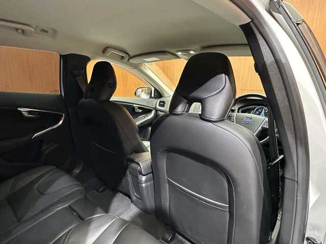 ボルボ Ｖ４０ T－4 SE 千葉県 2014(平26)年 6.7万km アイスホワイト ＡＣＣ　/純正ナビ　/バックカメラ　/ＢＬＩＳ　/ドライブレコーダー　/キセノンヘッドライト　/オートライト　/黒革　/シートヒーター　/メモリーパワーシート　/ＥＴＣ　/純正１７インチＡＷ　/レーンアシスト