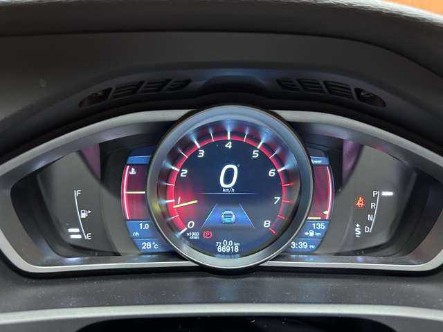 ボルボ Ｖ４０ T－4 SE 千葉県 2014(平26)年 6.7万km アイスホワイト ＡＣＣ　/純正ナビ　/バックカメラ　/ＢＬＩＳ　/ドライブレコーダー　/キセノンヘッドライト　/オートライト　/黒革　/シートヒーター　/メモリーパワーシート　/ＥＴＣ　/純正１７インチＡＷ　/レーンアシスト