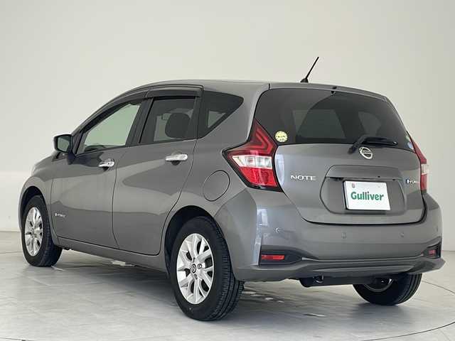 日産 ノート e－パワー X FOUR 沖縄県 2019(平31)年 3.8万km ダークメタルグレー ストラーダナビ　【CN-RE05WD】/　【ＣＤ　ＤＶＤ　フルセグＴＶ　Ｂｌｕｅｔｏｏｔｈ】/バックカメラ/4WD/ＥＴＣ/コーナーセンサー前後/純正アルミホイール/スマートキー/プッシュスタート/ドアバイザー/フロアマット