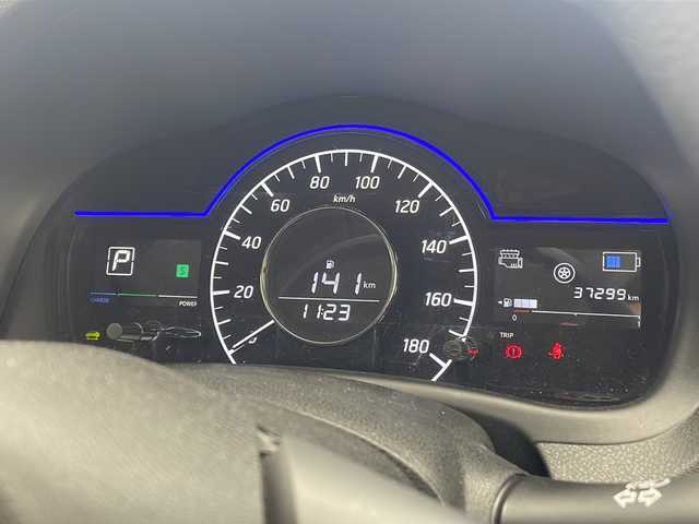 日産 ノート e－パワー X FOUR 沖縄県 2019(平31)年 3.8万km ダークメタルグレー ストラーダナビ　【CN-RE05WD】/　【ＣＤ　ＤＶＤ　フルセグＴＶ　Ｂｌｕｅｔｏｏｔｈ】/バックカメラ/4WD/ＥＴＣ/コーナーセンサー前後/純正アルミホイール/スマートキー/プッシュスタート/ドアバイザー/フロアマット