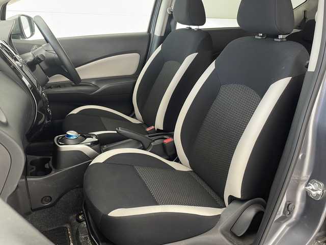 日産 ノート e－パワー X FOUR 沖縄県 2019(平31)年 3.8万km ダークメタルグレー ストラーダナビ　【CN-RE05WD】/　【ＣＤ　ＤＶＤ　フルセグＴＶ　Ｂｌｕｅｔｏｏｔｈ】/バックカメラ/4WD/ＥＴＣ/コーナーセンサー前後/純正アルミホイール/スマートキー/プッシュスタート/ドアバイザー/フロアマット