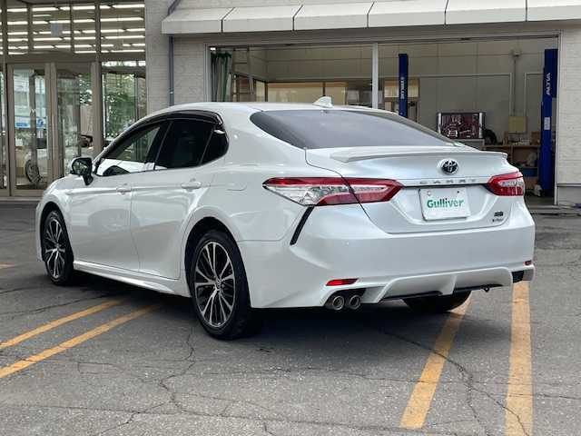 トヨタ カムリ WS 道東・釧路十勝 2020(令2)年 10.7万km プラチナホワイトパールマイカ 4WD/ワンオーナー/寒冷地仕様/純正ナビ/  (フルセグTV/Bluetooth)/バックカメラ/トヨタセーフティセンス/  プリクラッシュセーフティ/  レーダークルーズコントロール/  レーントレーシングアシスト(LTA)/  オートマチックバイビーム(AHB)/  ロードサインアシスト(RSA)/先行車発進告知機能(TMN)/インテリジェントクリアランスソナー/ブラインドスポットモニター(BSM)/リアクロストラフィックオートブレーキ/車間接近通報装置/ステアリングスイッチ/革巻きステアリング/パドルシフト/LEDヘッドライト/フォグライト/ハーフレザーシート/パワーシート/ミラーヒーター/ウィンカーミラー/電動格納ミラー/横滑り防止装置/ビルトインETC/USBソケット/フロントワイパーデアイサー/純正ドアバイザー/純正フロアマット/純正キーレス一体型エンジンスターター/スマートキー/エンジンプッシュスタート/スペアキー/取扱説明書/保証書/ナビ取説/純正オプション18インチアルミホイール/冬タイヤ積み込み/  (215/55R17、6mm、純正AW)