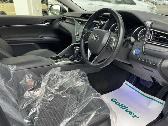 トヨタ カムリ WS 道東・釧路十勝 2020(令2)年 10.7万km プラチナホワイトパールマイカ 4WD/ワンオーナー/寒冷地仕様/純正ナビ/  (フルセグTV/Bluetooth)/バックカメラ/トヨタセーフティセンス/  プリクラッシュセーフティ/  レーダークルーズコントロール/  レーントレーシングアシスト(LTA)/  オートマチックバイビーム(AHB)/  ロードサインアシスト(RSA)/先行車発進告知機能(TMN)/インテリジェントクリアランスソナー/ブラインドスポットモニター(BSM)/リアクロストラフィックオートブレーキ/車間接近通報装置/ステアリングスイッチ/革巻きステアリング/パドルシフト/LEDヘッドライト/フォグライト/ハーフレザーシート/パワーシート/ミラーヒーター/ウィンカーミラー/電動格納ミラー/横滑り防止装置/ビルトインETC/USBソケット/フロントワイパーデアイサー/純正ドアバイザー/純正フロアマット/純正キーレス一体型エンジンスターター/スマートキー/エンジンプッシュスタート/スペアキー/取扱説明書/保証書/ナビ取説/純正オプション18インチアルミホイール/冬タイヤ積み込み/  (215/55R17、6mm、純正AW)