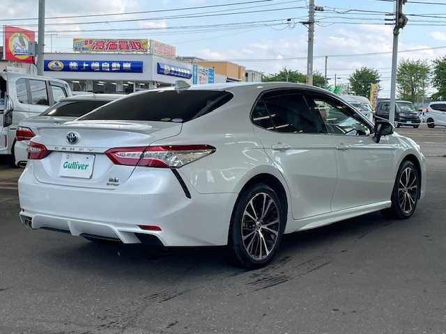 トヨタ カムリ WS 道東・釧路十勝 2020(令2)年 10.7万km プラチナホワイトパールマイカ 4WD/ワンオーナー/寒冷地仕様/純正ナビ/  (フルセグTV/Bluetooth)/バックカメラ/トヨタセーフティセンス/  プリクラッシュセーフティ/  レーダークルーズコントロール/  レーントレーシングアシスト(LTA)/  オートマチックバイビーム(AHB)/  ロードサインアシスト(RSA)/先行車発進告知機能(TMN)/インテリジェントクリアランスソナー/ブラインドスポットモニター(BSM)/リアクロストラフィックオートブレーキ/車間接近通報装置/ステアリングスイッチ/革巻きステアリング/パドルシフト/LEDヘッドライト/フォグライト/ハーフレザーシート/パワーシート/ミラーヒーター/ウィンカーミラー/電動格納ミラー/横滑り防止装置/ビルトインETC/USBソケット/フロントワイパーデアイサー/純正ドアバイザー/純正フロアマット/純正キーレス一体型エンジンスターター/スマートキー/エンジンプッシュスタート/スペアキー/取扱説明書/保証書/ナビ取説/純正オプション18インチアルミホイール/冬タイヤ積み込み/  (215/55R17、6mm、純正AW)