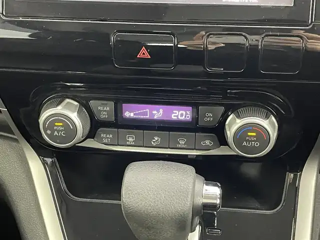 日産 セレナ ハイウェイスター 道央・札幌 2017(平29)年 7万km ブリリアントホワイトパール 2トーン ・４WD/・純正9インチナビ/　CD/DVD/SD/BT/フルセグ/・純正フリップダウンモニター/・バックカメラ/・ETC/・エマージェンシーブレーキ/・レーンキープアシスト/・クルーズコントロール/・ハンズフリー両側パワースライドドア/・LEDヘッドライト/・フォグライト/・オートライト/・プッシュスタート/・スマートキー/・純正フロアマット/・ドアバイザー